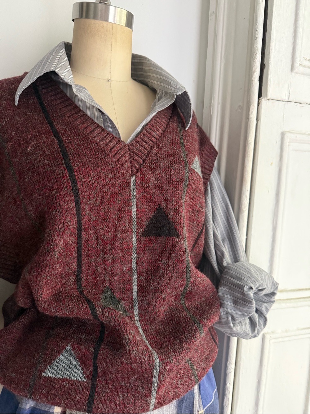 Vintage London Fog Argyle Sweater Vest XL Tall Made in USA Burgundy Wool Blend - Picture 3 of 7